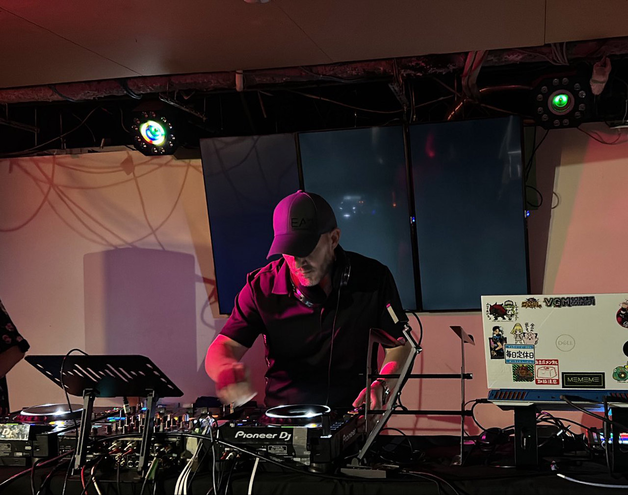 Justin Pfeiffer DJ and live entertainment performer in Japan