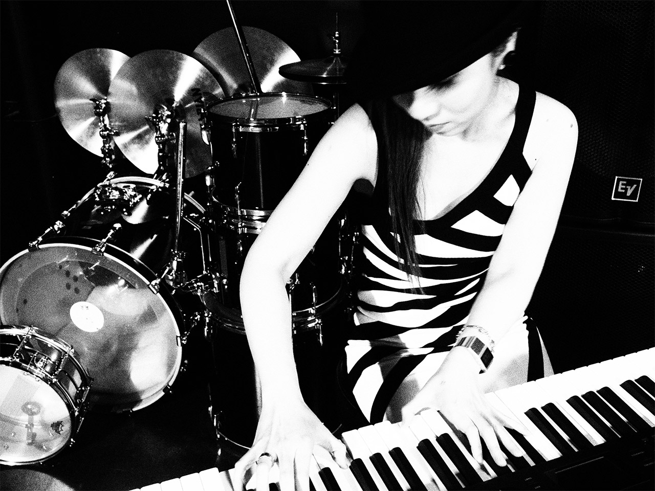 Maki Yamamoto pianist and live entertainment performer in Japan