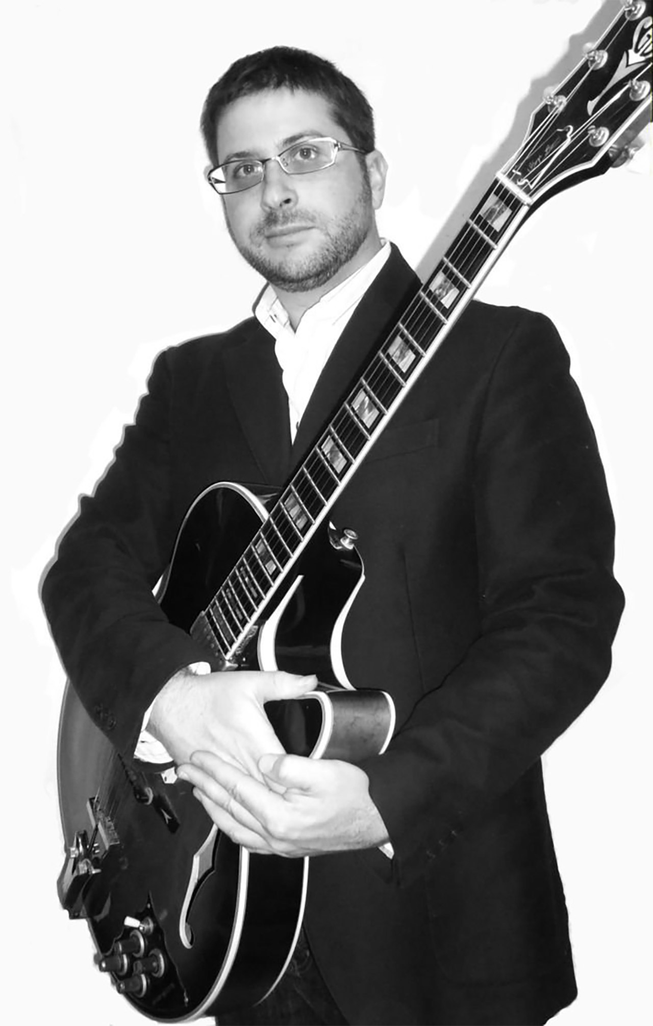 Paul Cornwall classical and jazz guitarist performing live in Japan