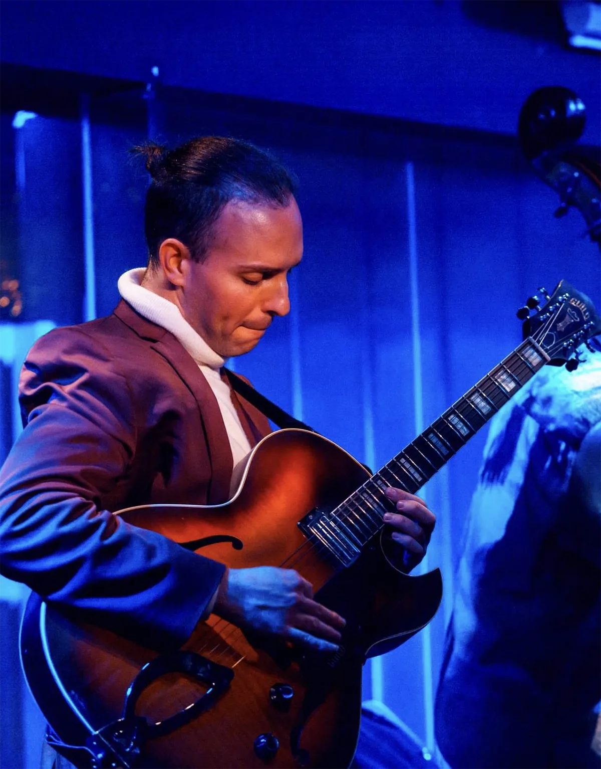Zack Auslander guitarist and live entertainment performer in Tokyo